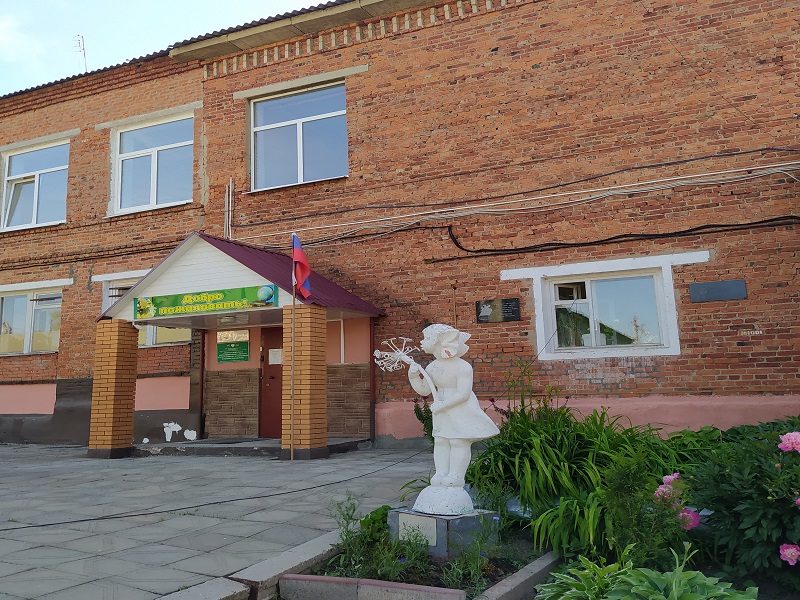 Вход в учебный корпус Вход в учебный корпус
